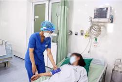 Dùng mỹ phẩm làm trắng mua trên mạng, một phụ nữ 62 tuổi bị sốc phản vệ