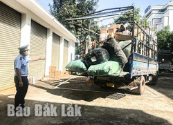 Bắt quả tang xe vận chuyển 690 bao thuốc lá nhập lậu