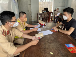 Xử phạt hơn 21 triệu đồng đối với tài xế xe và chủ xe bán tải bỏ chạy khi CSGT yêu cầu dừng xe