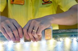 Giá vàng hôm nay 20-4: Giảm sốc do dòng tiền dồn vào kênh đầu tư khác