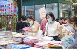 Hãy dành thời gian đọc sách khi có thể