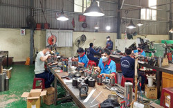 Xoay xở trong cơn “bão giá”