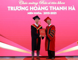Trường Đại học Buôn Ma Thuột trao bằng cho 238 tân dược sĩ, bác sĩ