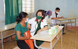 Khám bệnh, cấp thuốc miễn phí cho hơn 1.700 lượt người dân