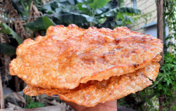 Ngọt ngon bánh tráng nhúng đường