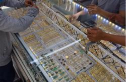 Giá vàng hôm nay 6-4: Tăng mạnh rồi lao xuống