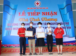 Hội Chữ thập đỏ tỉnh tiếp nhận kinh phí, hiện vật doanh nghiệp ủng hộ người nghèo