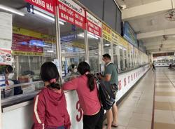 Bến xe Miền Đông dịp Lễ 30-4: Khách đi lại giảm, giá vé tăng đến 40%