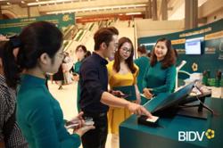 Rút tiền tại ATM bằng CCCD gắn chip