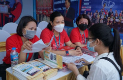 Học phí đại học tăng vọt: Cần 'liệu cơm gắp mắm'