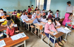 Thầy giáo hơn 20 năm "gieo chữ" nơi vùng sâu Cư Drăm