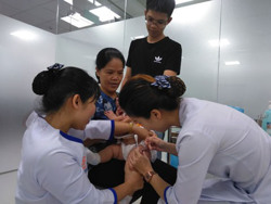 "Lá chắn" vắc-xin phòng bệnh truyền nhiễm