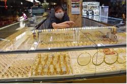 Giá vàng hôm nay 14-5: Tiếp tục lao xuống khi chứng khoán quốc tế đỏ sàn