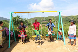 Hơn 300 trẻ em Hmông (xã Cư Króa) trải nghiệm hoạt động hè