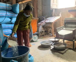 Tiết kiệm gạo giúp người nghèo