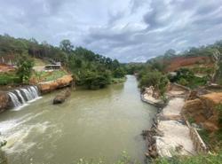 Xử phạt người đàn ông đe dọa "cho đứt đi cánh tay" nhà báo