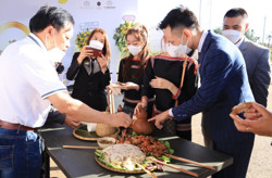 Ngành du lịch "hồi sinh" mạnh mẽ