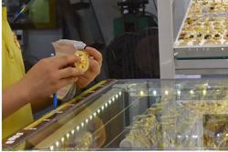 Giá vàng hôm nay 19-5: Tăng trở lại nhờ chứng khoán Mỹ bị bán tháo