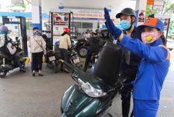 Tăng lần thứ 4 liên tiếp, giá xăng vượt mốc 30.000 đồng/lít