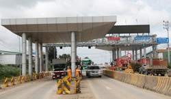 Sẽ xem xét việc tạm dừng thu phí nếu không hoàn thành lắp đặt hệ thống thu phí điện tử không dừng