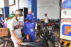 Giá xăng dự báo tiếp tục tăng