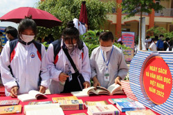 Khơi dậy tình yêu sách trong tuổi trẻ học đường