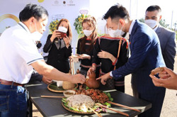 Ngành du lịch "hồi sinh" mạnh mẽ