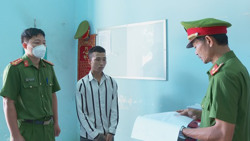 Khởi tố đối tượng cầm dao chém người trọng thương