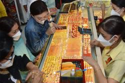 Giá vàng hôm nay 10-6: Giảm trở lại do lãi suất nóng lên