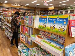 Bộ GD-ĐT yêu cầu giảm giá SGK, không ép học sinh mua sách tham khảo
