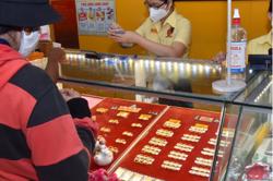 Giá vàng hôm nay 14-6: USD tăng giá dữ dội, vàng lao xuống dốc