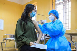 Kiểm soát được dịch Covid-19 cũng không nên bỏ tiêm vaccine