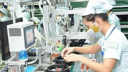 Lương chưa đuổi kịp giá