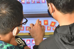 Giá vàng hôm nay 15-6: Bị đánh bại trước sức mạnh của USD