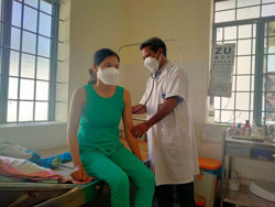 Những y bác sĩ của buôn làng