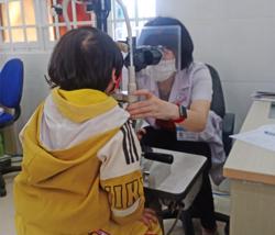 Cẩn trọng với viêm kết mạc hậu COVID-19 ở trẻ