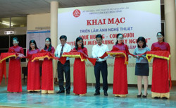 Khai mạc Triển lãm Ảnh nghệ thuật “Quê hương - con người Duyên hải miền Trung - Tây Nguyên” năm 2022