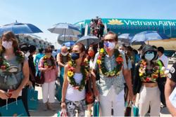 Tấp nập mở đường bay quốc tế