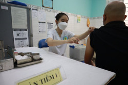 Tồn kho hàng triệu liều vắc-xin Covid-19