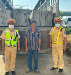 Phát hiện xe chở hơn 400 tấm đá Granite không rõ nguồn gốc