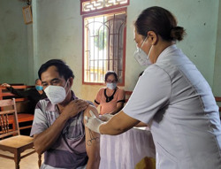 Đẩy nhanh tiến độ tiêm vắc xin phòng COVID-19 và tiêm mũi nhắc lại cho trẻ từ 12 đến 17 tuổi