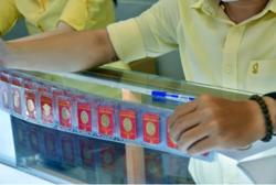 Giá vàng hôm nay 23-6: Lao xuống rồi vọt lên