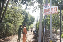 Mua bán đất bằng hợp đồng ủy quyền: Coi chừng “mất trắng”