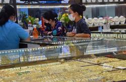 Giá vàng hôm nay (30-6): USD tiếp tục nóng lên, vàng rơi vào thế bất lợi