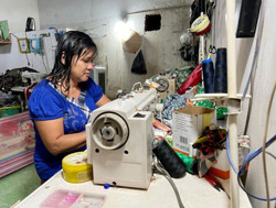 CHẬT VẬT XOAY XỞ TRONG "BÃO GIÁ": Tăng lương tối thiểu càng sớm càng tốt