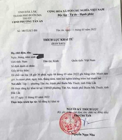 Xử phạt 15 triệu đồng người mẹ khai tử con khi đang còn sống