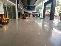 Tranh thủ mua ôtô trước... tháng "cô hồn"!