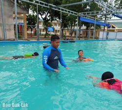 Huyện Cư Kuin: Triển khai dạy bơi miễn phí cho học sinh tiểu học và THCS
