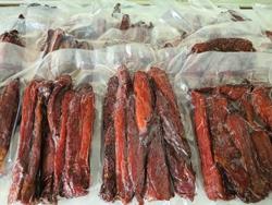 Truy tố đối tượng làm giả thịt heo nái thành nai gác bếp