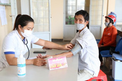 Tiêm vắc xin phòng COVID-19 mũi nhắc lại khó hoàn thành chỉ tiêu